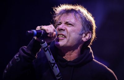 Bruce Dickinson, cantante de Iron Maiden, publicará sus memorias 2017