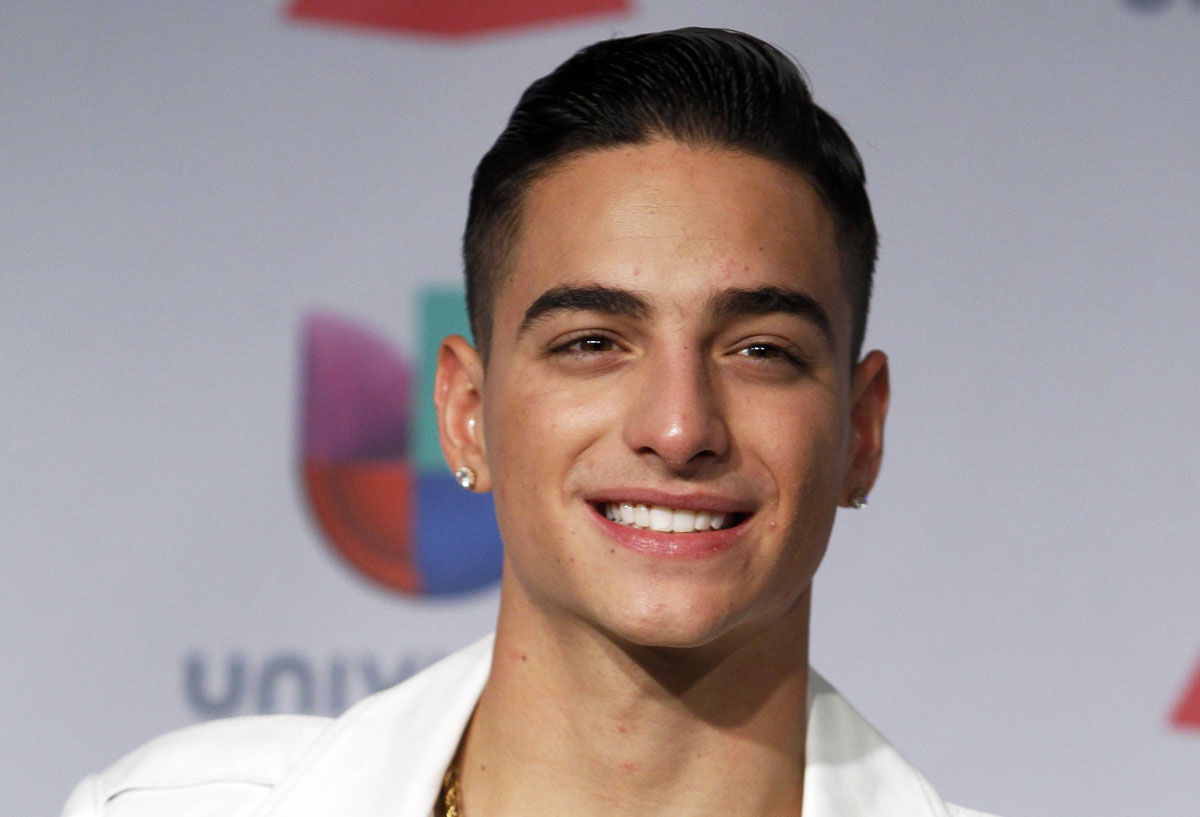 Maluma poses backstage during the 14th Latin Grammy Awards in Las Vegas, Nevada November 21, 2013.  REUTERS/Steve Marcus (UNITED STATES Tags: Entertainment) (GRAMMYS-BACKSTAGE) ORG XMIT: LOA286
